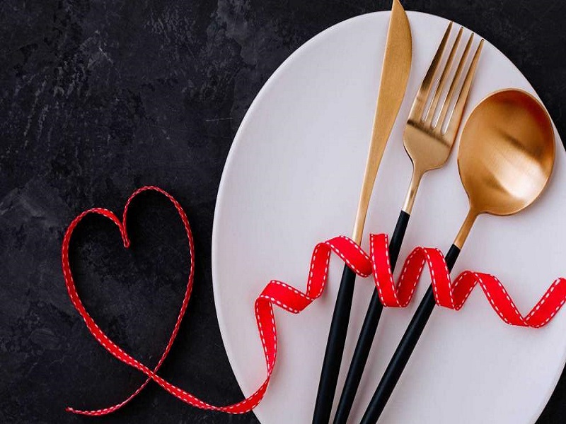 ۶۰ ایده تزیین میز شام ولنتاین رمانتیک شیک و خاص + تصاویر