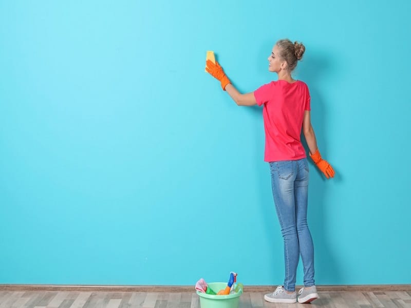 20 ترفند اصولی تمیز کردن دیوار رنگ شده و کاغذ دیواری