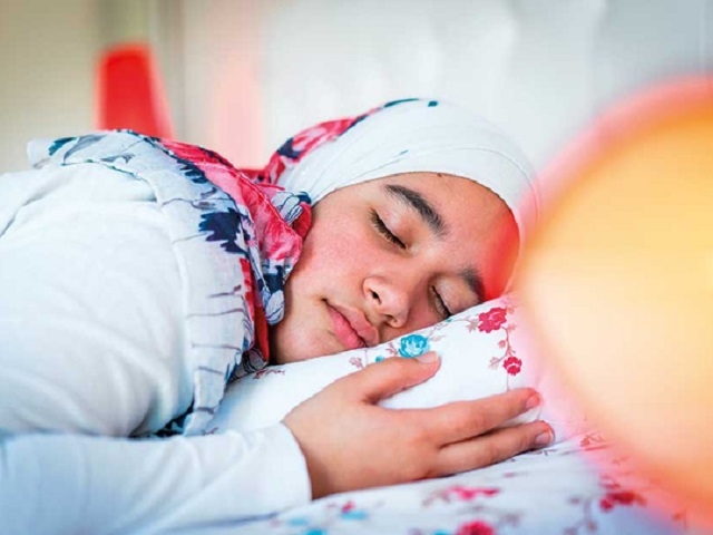 برای تنظیم خواب در ماه رمضان بدنتان را برای خواب شب آماده کنید