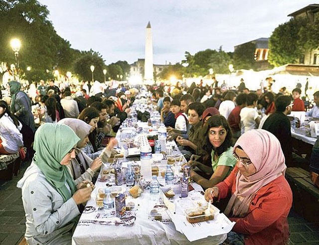 ماه رمضان در ترکیه مصادف با چه روزی است؟