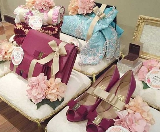 کیف و کفش برای عیدی عروس