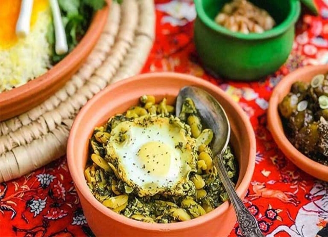 باقالی خشکاویج یا خشکابیج یکی از غذاهای محلی استان گیلان