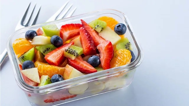 برای سحری و افطار از میوه‌ها و سبزیجات تازه استفاده کنید