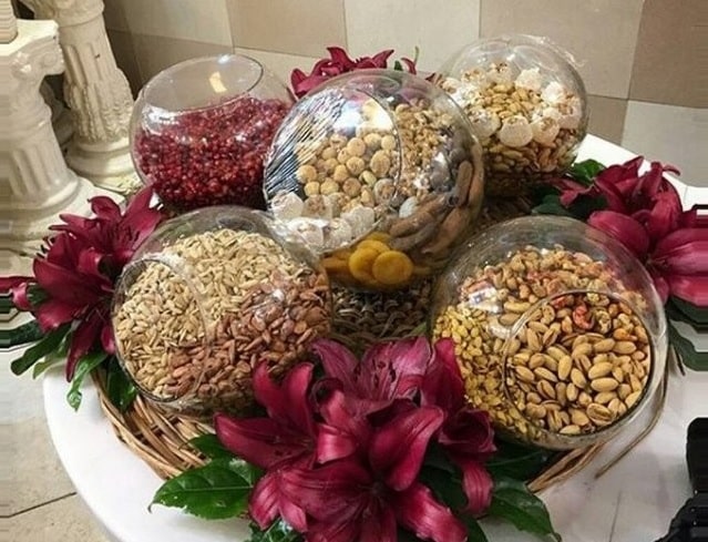 آجیل و شکلات برای عیدی عروس
