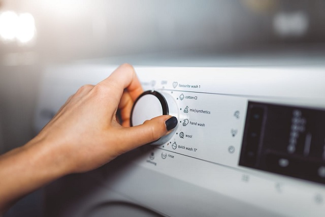 ماشین لباسشویی را روی حالت کم مصرف تنظیم کنید