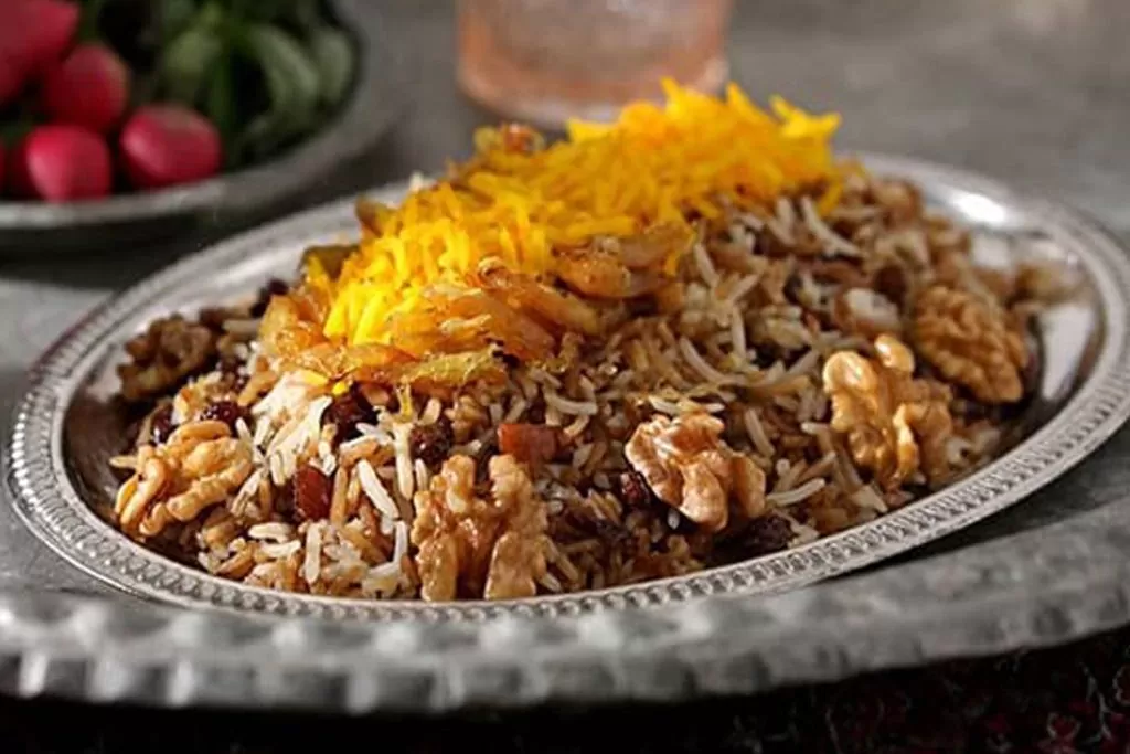 رب پلو شیرازی یک غذای خوشمزه با رب انار است
