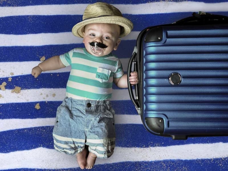 چک لیست کامل 15 وسایل ضروری برای سفر با نوزاد