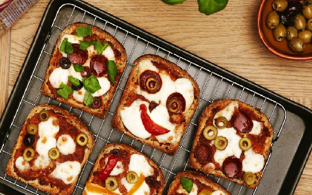 پیتزا با نان تست