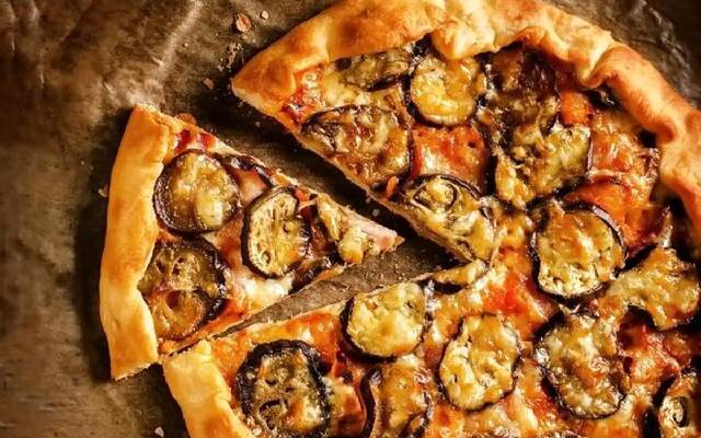 «پیتزا بادمجان» یکی از خوشمزه‌ترین انواع پیتزا ایتالیایی