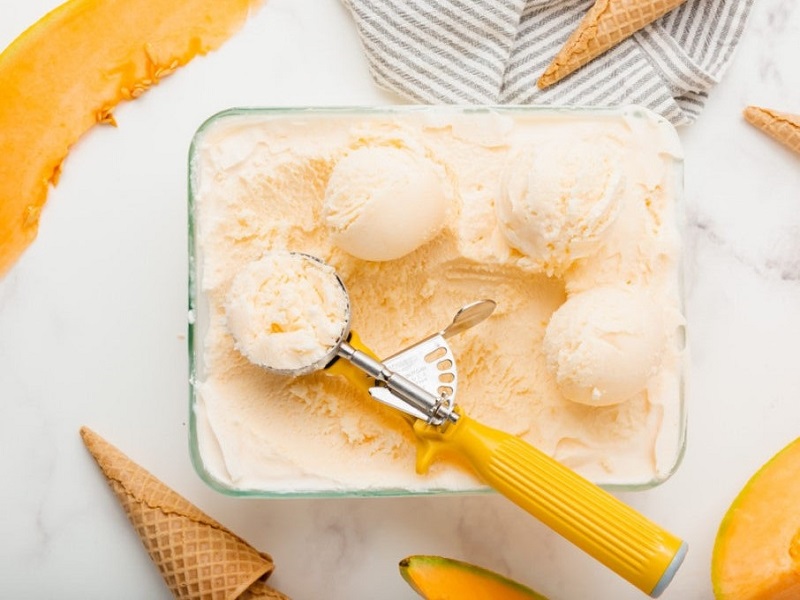طرز تهیه بستنی طالبی 🍨 با ثعلب، یخی و رژیمی به ۳ روش