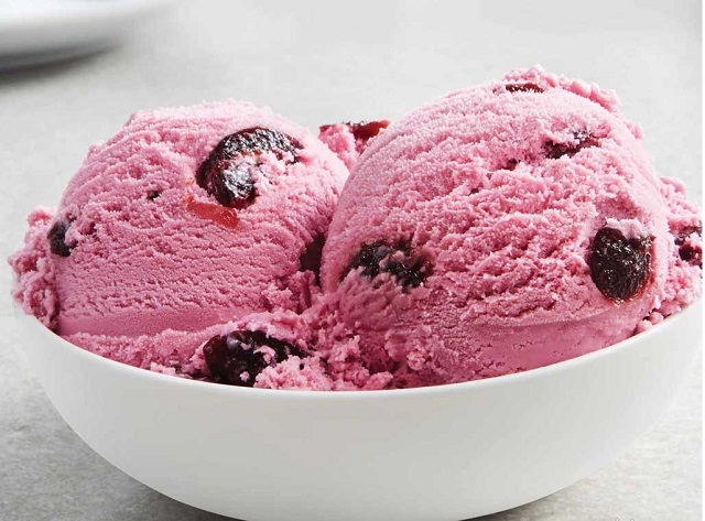 بستنی هندوانه از انواع دسر با هندوانه