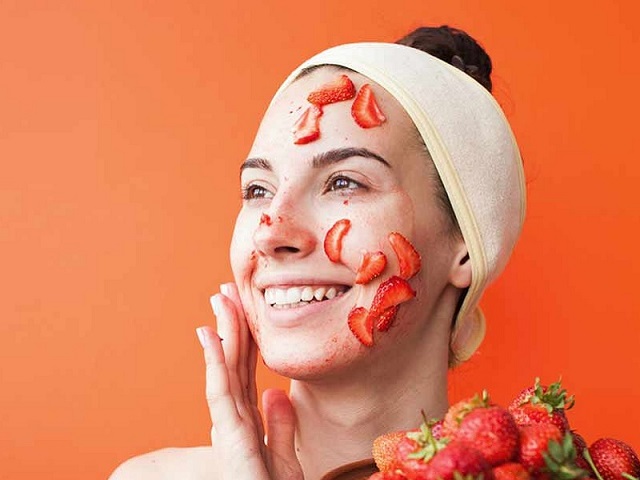 فواید ماسک توت فرنگی برای پوست و مو