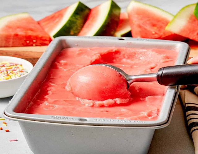 بستنی هندوانه ای با شیر بدون بستنی ساز