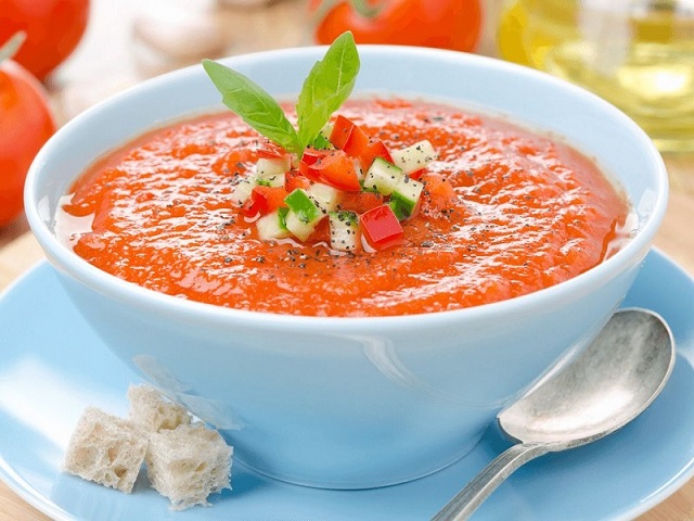 سوپ سرد گوجه و ریحان