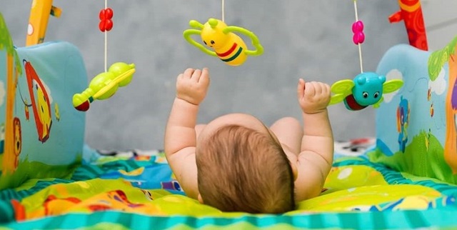 اسباب بازی برای نوزادان خردسال ( از تولد تا 6 ماهگی)