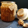 طرز تهیه ترشی گردو به ۴ روش با پوست و بدون پوست