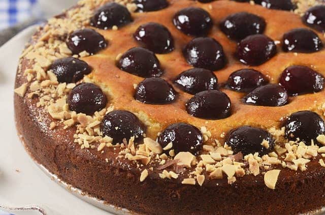 کیک بادام و گیلاس 