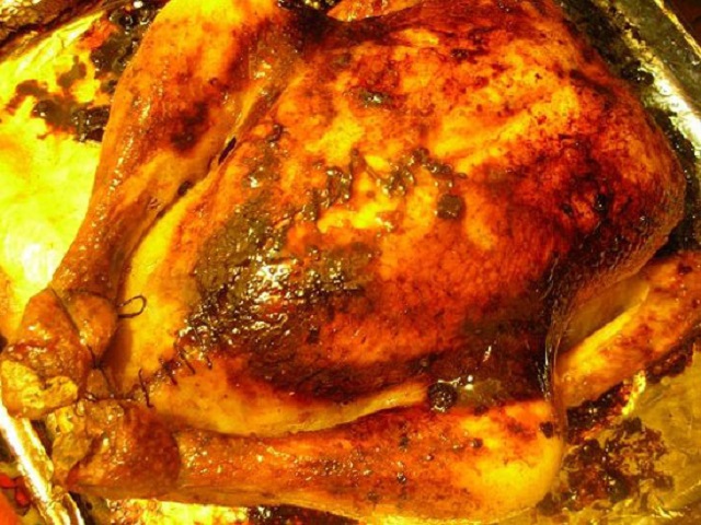 چطور با آب و سرکه بوی زهم مرغ شکم‌پر را بگیریم؟