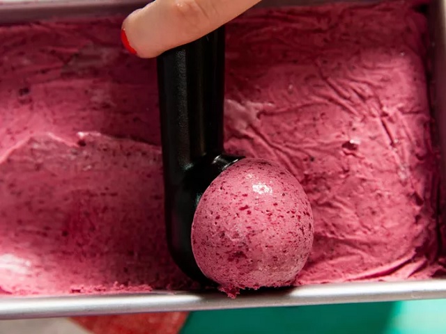 طرز تهیه بستنی گیلاس بدون ثعلب
