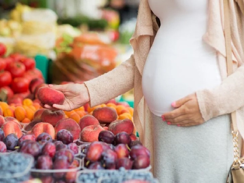 مصرف غذای سالم در بارداری برای جلوگیری از تیرگی پوست