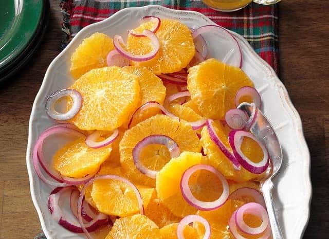 مراحل طرز تهیه سالاد پرتقال و پیاز با نارنگی