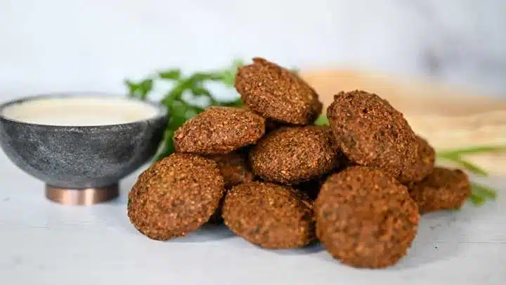 طرز تهیه انواع شام سبک برای تابستان | طرز تهیه فلافل با گوشت چرخ کرده