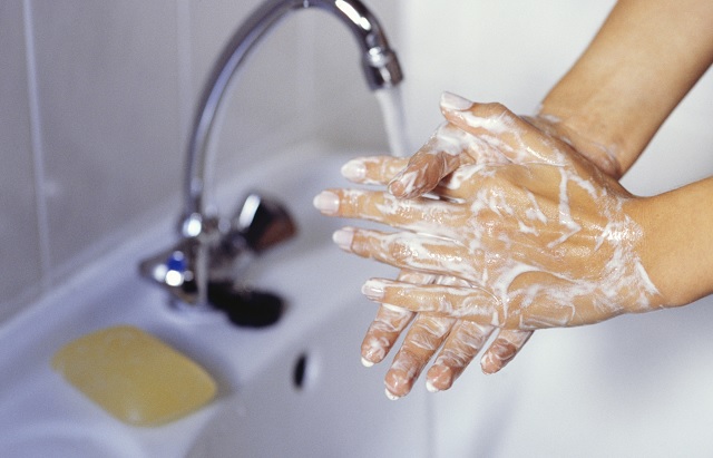 دستانتان را با صابون بشویید