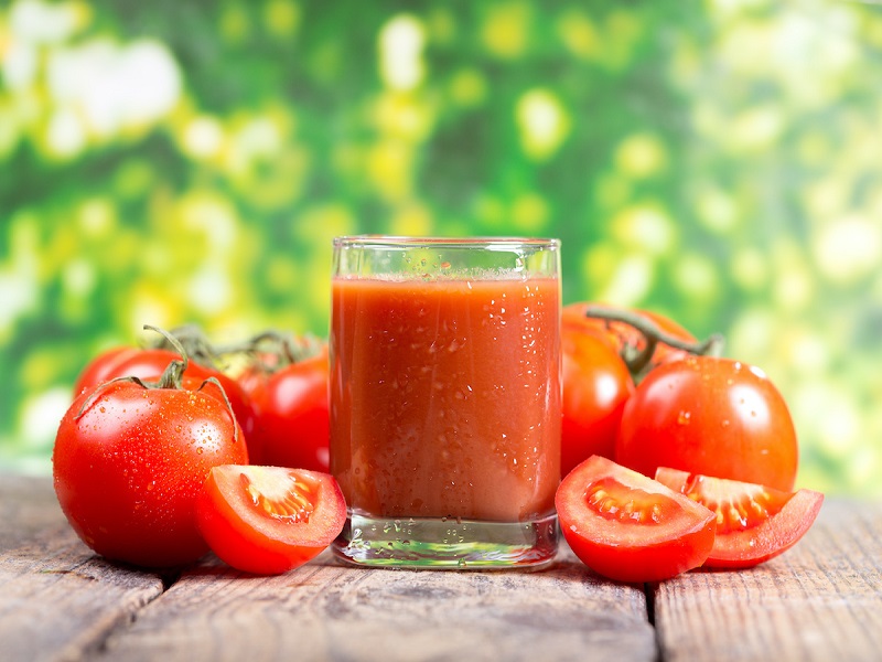 23 خواص آب گوجه فرنگی و مضرات آن + بهترین زمان مصرف