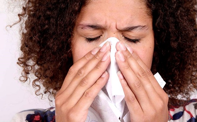 ویروس آنفولانزا فصلی چطور به دیگران سرایت می‌کند؟
