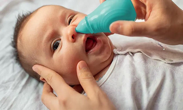 برای درمان سرماخوردگی مخاط بینی نوزاد را تخلیه کنید
