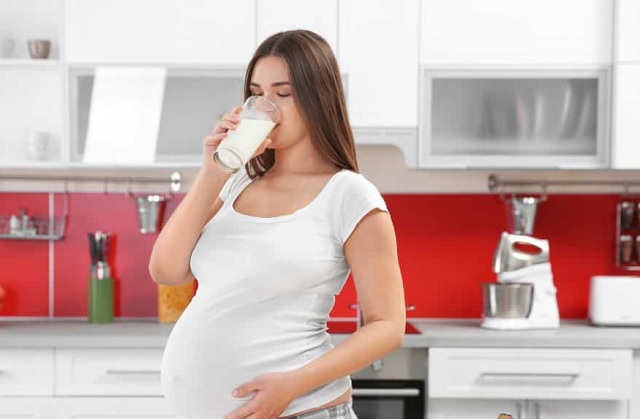 بهترین زمان مصرف شیر در بارداری