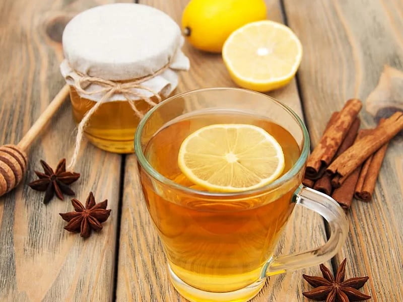 12 خواص چای لیمو عسل برای بدن + طرز تهیه آن با انواع چای