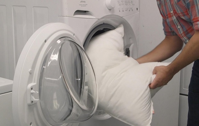 مراحل شستن بالش در ماشین لباسشویی