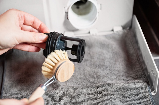 تمیز کردن فیلتر رسوب‌گیر ماشین لباسشویی