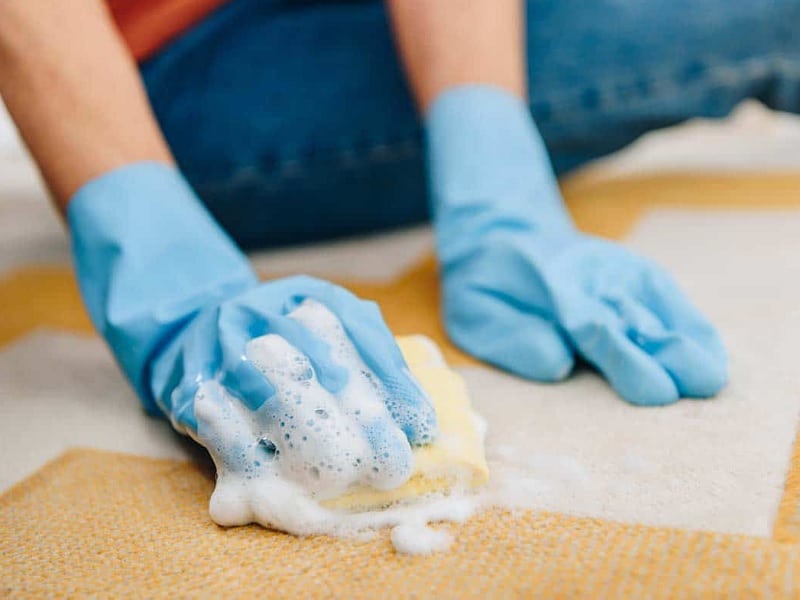 7 تکنیک استفاده صحیح از شامپو فرش و مدت زمان خشک شدن آن