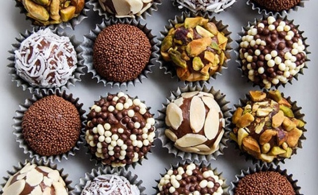 طرز تهیه شکلات آجیلی فانتزی برای عید