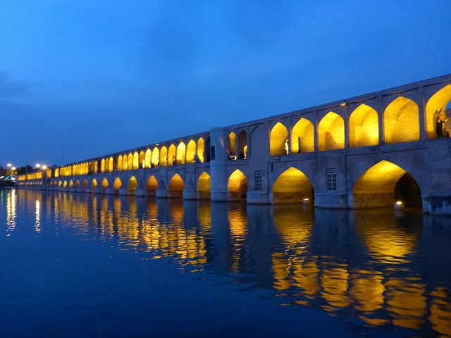 سی و سه پل از جاهای دیدنی اصفهان