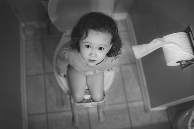 در آموزش دستشویی رفتن به کودک خود فشار وارد نکنید