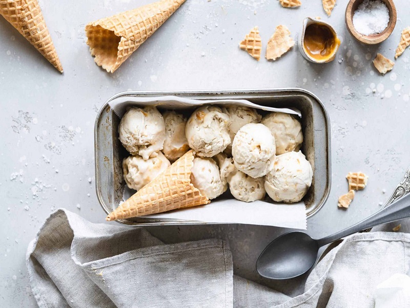 2 طرز تهیه دسر بستنی کاراملی با دستگاه و بدون دستگاه