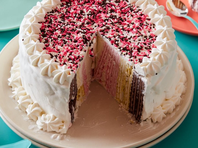 طرز تهیه کیک یخچالی با بیسکویت ویفر | دسر ساده و سریع