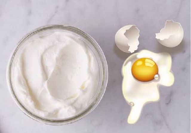 ماسک سفیده تخم‌مرغ، ماست و زردچوبه برای روشن شدن پوست