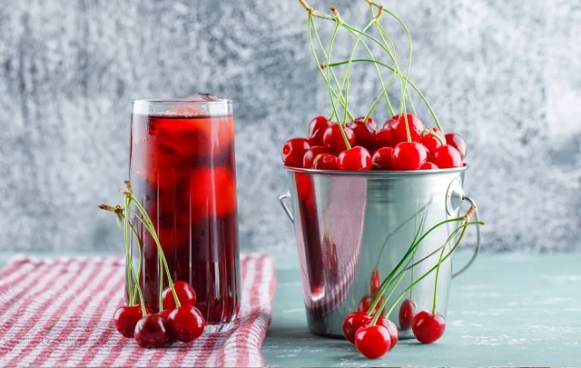 طرز تهیه شربت آلبالو؛ در یک نگاه