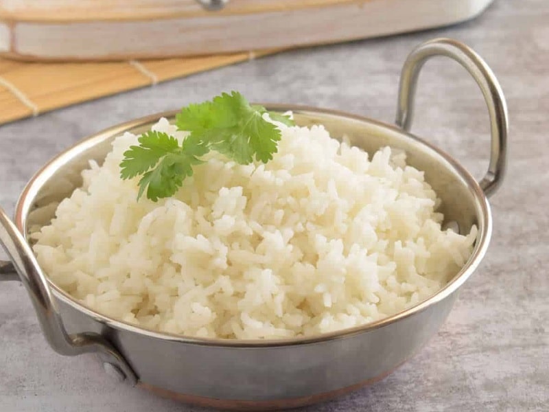 ۲ طرز پخت برنج ایرانی عنبربو به صورت دمی و آبکش | مجله کوروش