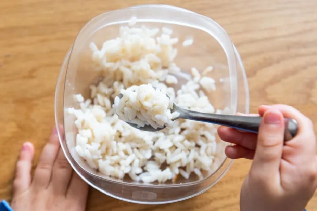 آیا می‌توانم به کودک برنج سبوس‌دار ایرانی بدهم؟