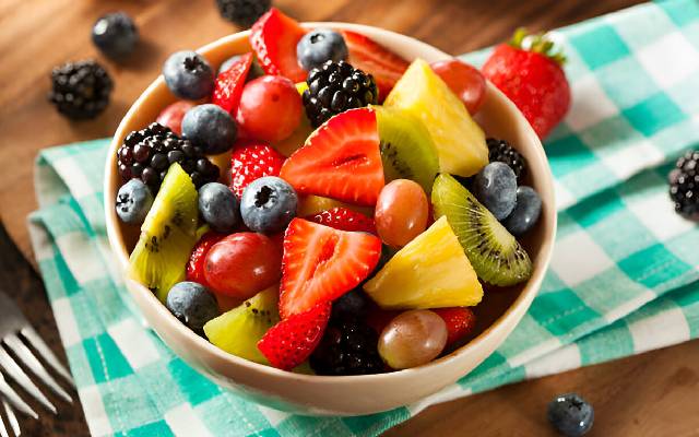 سالاد میوه بهترین گزینه برای میان وعده مدرسه