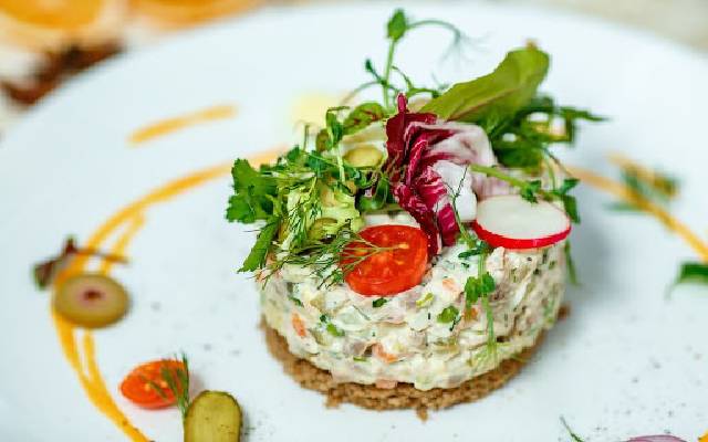 ساندویچ سالاد الویه | میان وعده برای مدرسه