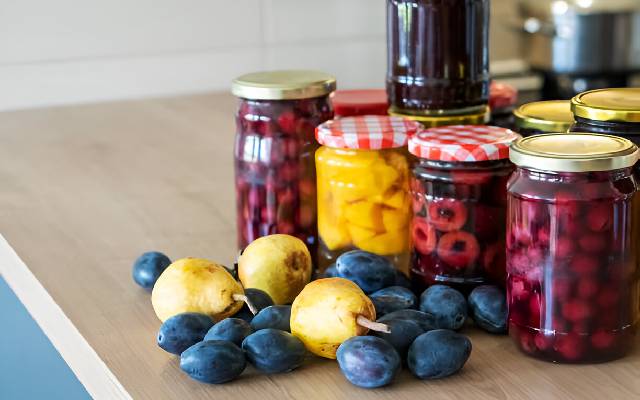 انواع کمپوت میوه مناسب برای میان وعده مدرسه دانش آموزان