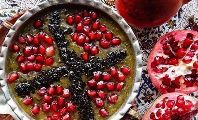 آش انار شیرازی یکی از خوشمزه‌ترین انواع آش برای شب یلدا