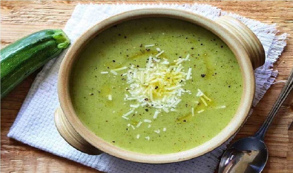 سوپ کدو سبز و ریحان از انواع سوپ ساده و مقوی