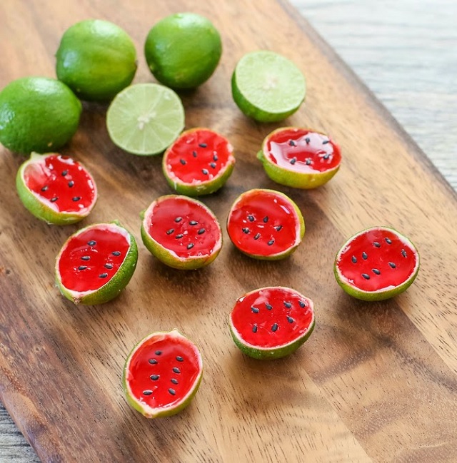 فوت و فن‌های خوشمزه‌تر شدن ژله هندوانه در پوست لیمو